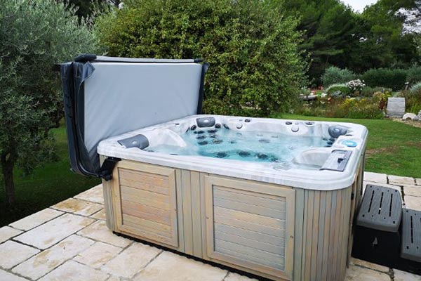 Installation d'un spa 4 places à Aix en Provence