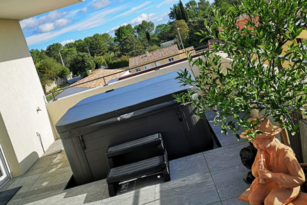 Spa sur balcon à Nîmes