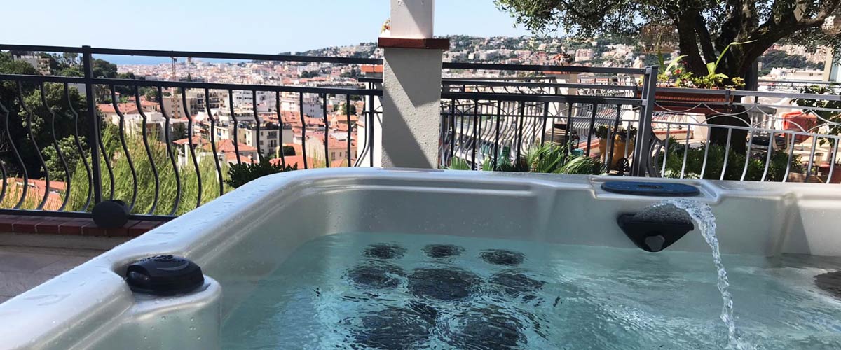 Jacuzzi 3 places à Nice avec vue sur la baie