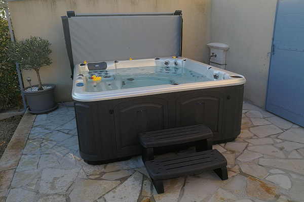 Installation de votre spa en dur à domicile