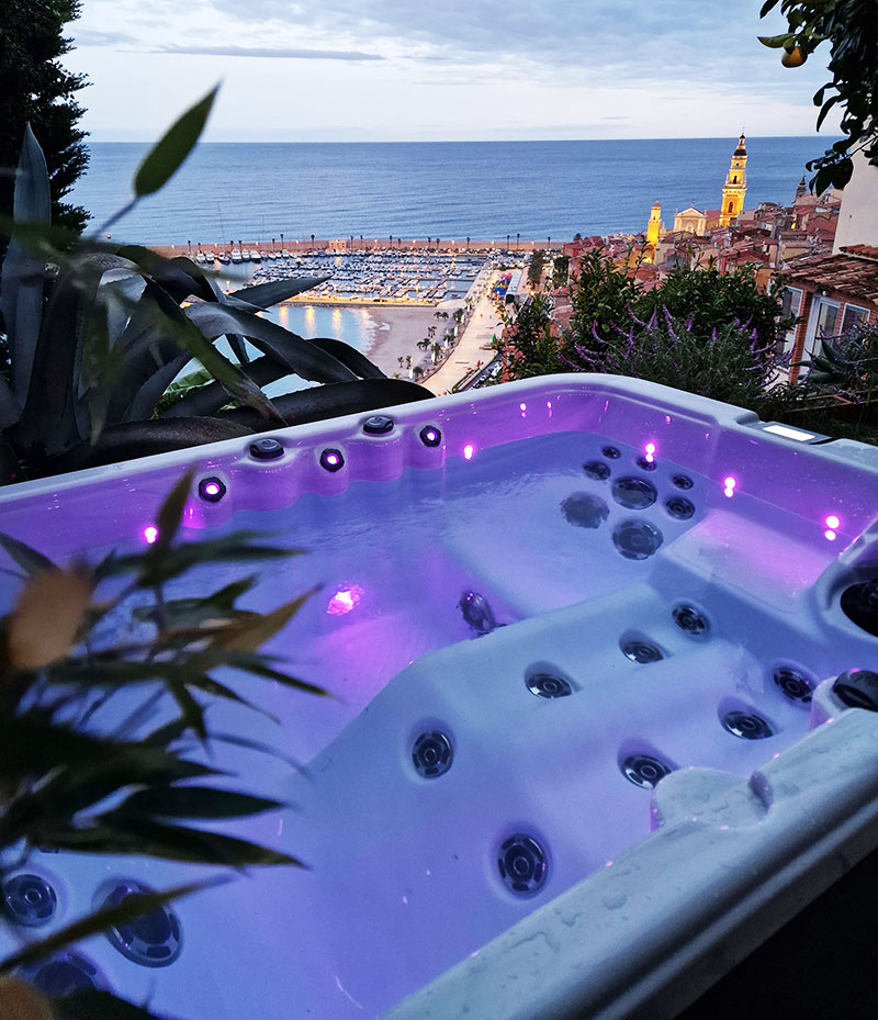 Un jacuzzi 3 places à Menton